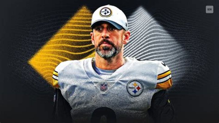 Aaron Rodgers' New Contract Will Pay Him $400,000 Per Day For The Next 200 Days