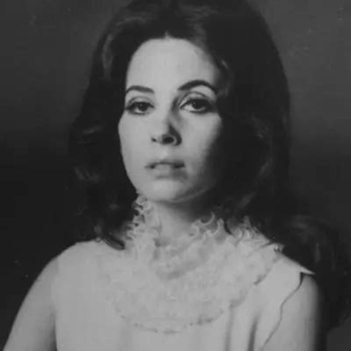 Barbara Parkins Net Worth | Celebrity Net Worth