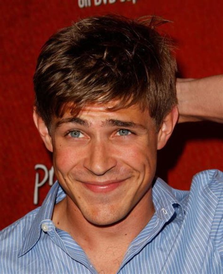 Chris Lowell Net Worth | Celebrity Net Worth