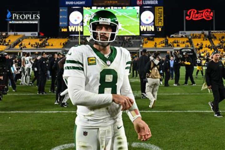 Could Aaron Rodgers Be The First NFL Player To Sign A $200 Million Contract?