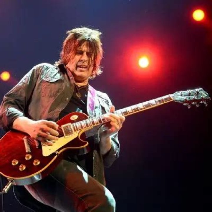 Dean DeLeo Net Worth | Celebrity Net Worth