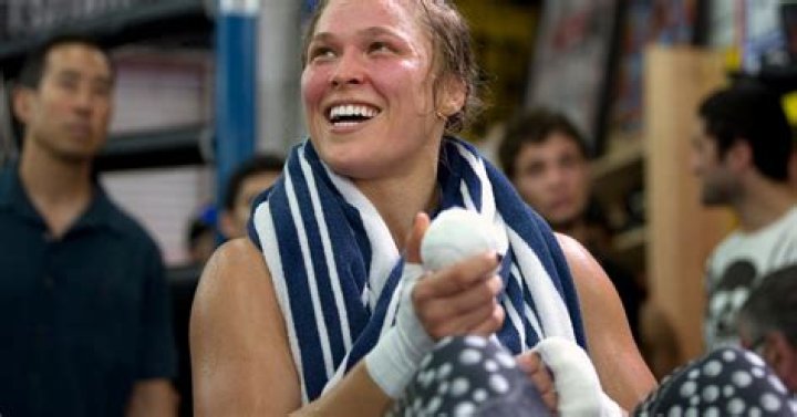 Does Ronda Rousey Really Make More Than Floyd Mayweather Per Second?
