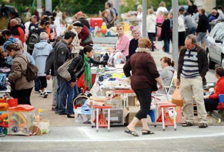 Guy Buys $5 Box of Junk At Garage Sale - Finds $130 Million Surprise