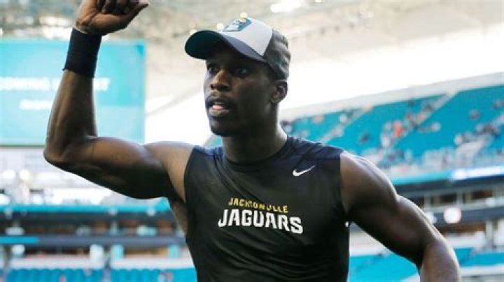 Here's How Much Money Telvin Smith Is Giving Up By Not Playing In 2019