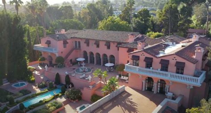 "Homeless Billionaire" Nicolas Berggruen Is No Longer Homeless With $63 Million Hearst Estate Purchase
