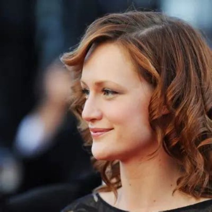Kerry Bishé Net Worth | Celebrity Net Worth