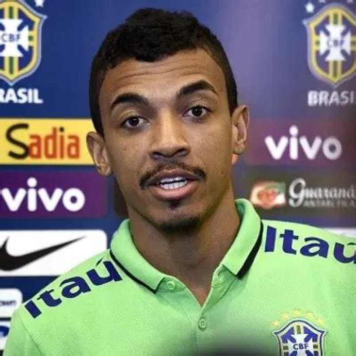 Luiz Gustavo Net Worth | Celebrity Net Worth