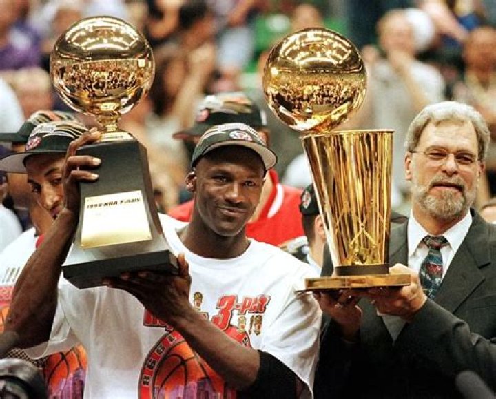 Michael Jordan Once Racked Up An Absurd Golf Debt... How Much Did He Owe?