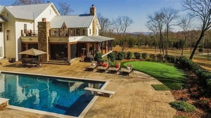 Miley Cyrus Sells Nashville Ranch For $14 Million