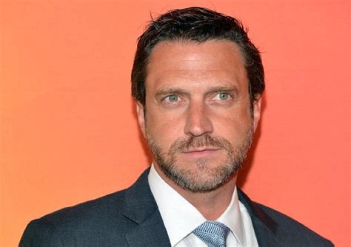 Raul Esparza Net Worth | Celebrity Net Worth
