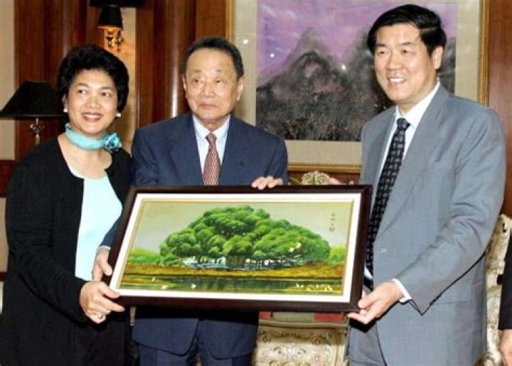 Robert Kuok Net Worth | Celebrity Net Worth