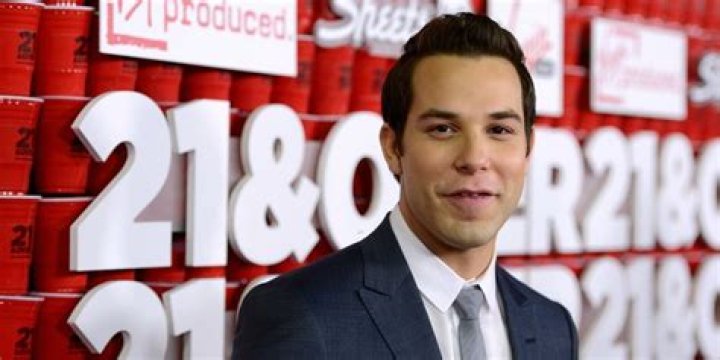 Skylar Astin Net Worth | Celebrity Net Worth