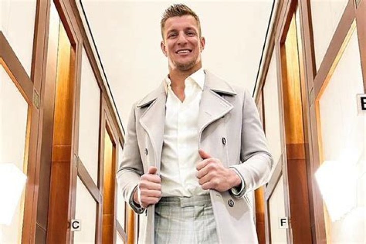 Tight Ends Are Getting Paid – And Rob Gronkowski Wishes He Was One Of Them!