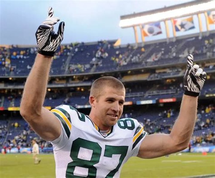 Why Does This Millionaire Green Bay Packers Player Still Work At A Farm In The Offseason???